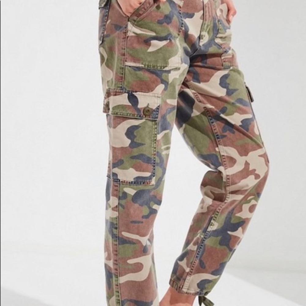 urban outfitters camo pant